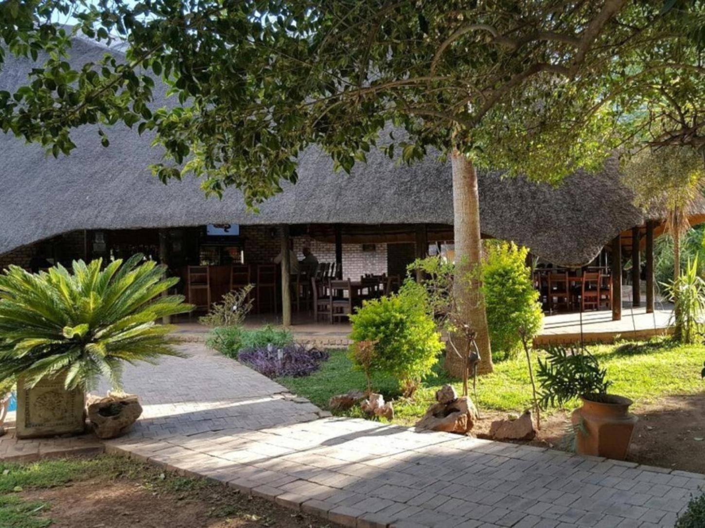 Ombinda Country Lodge Outjo Bagian luar foto