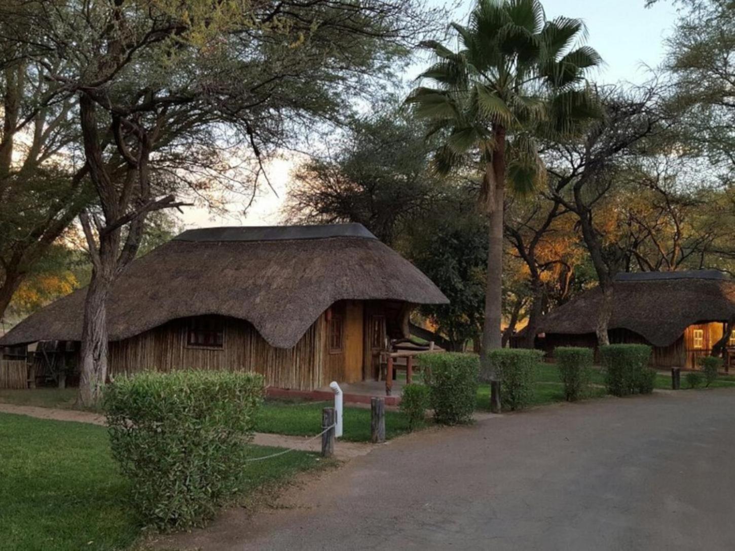 Ombinda Country Lodge Outjo Bagian luar foto