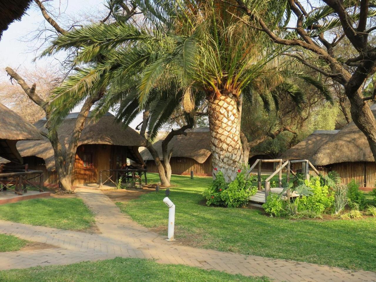 Ombinda Country Lodge Outjo Bagian luar foto